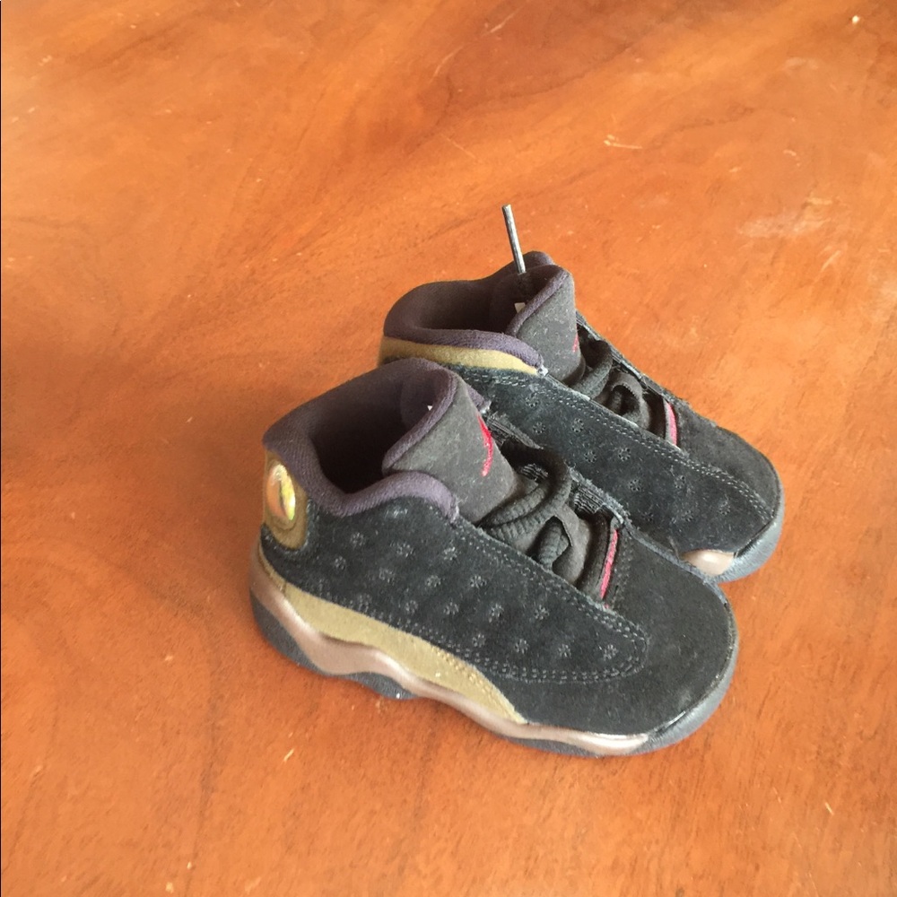 black and green Jordans size 5